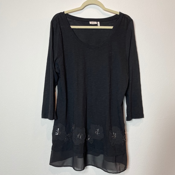 Logo by Lori Goldstein tunic artsy